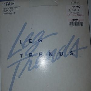 NW vintage 2 pair Leg Trends Ivory sm/medium reinf